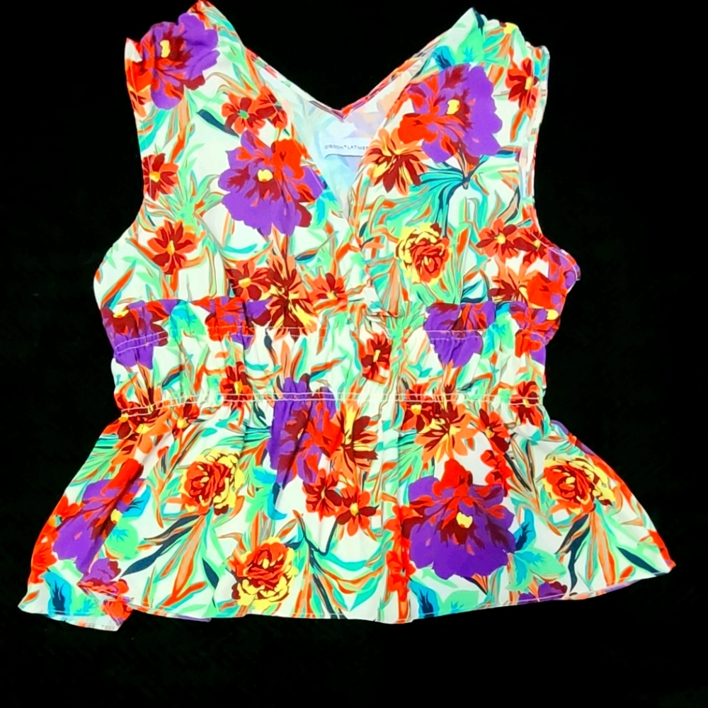 **************SOLD*************************** Floral vneck blouse